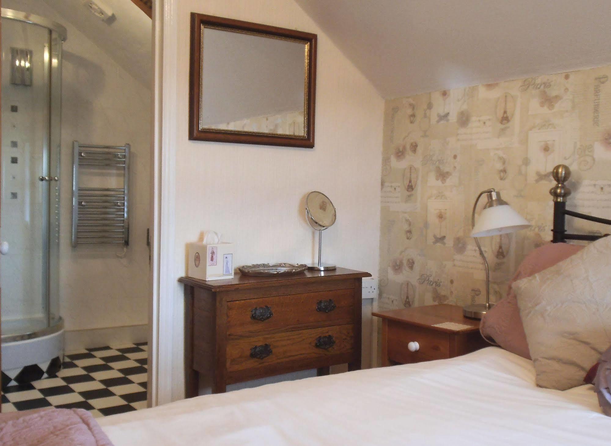 Chyheira Bed & Breakfast Ruan Minor Bagian luar foto