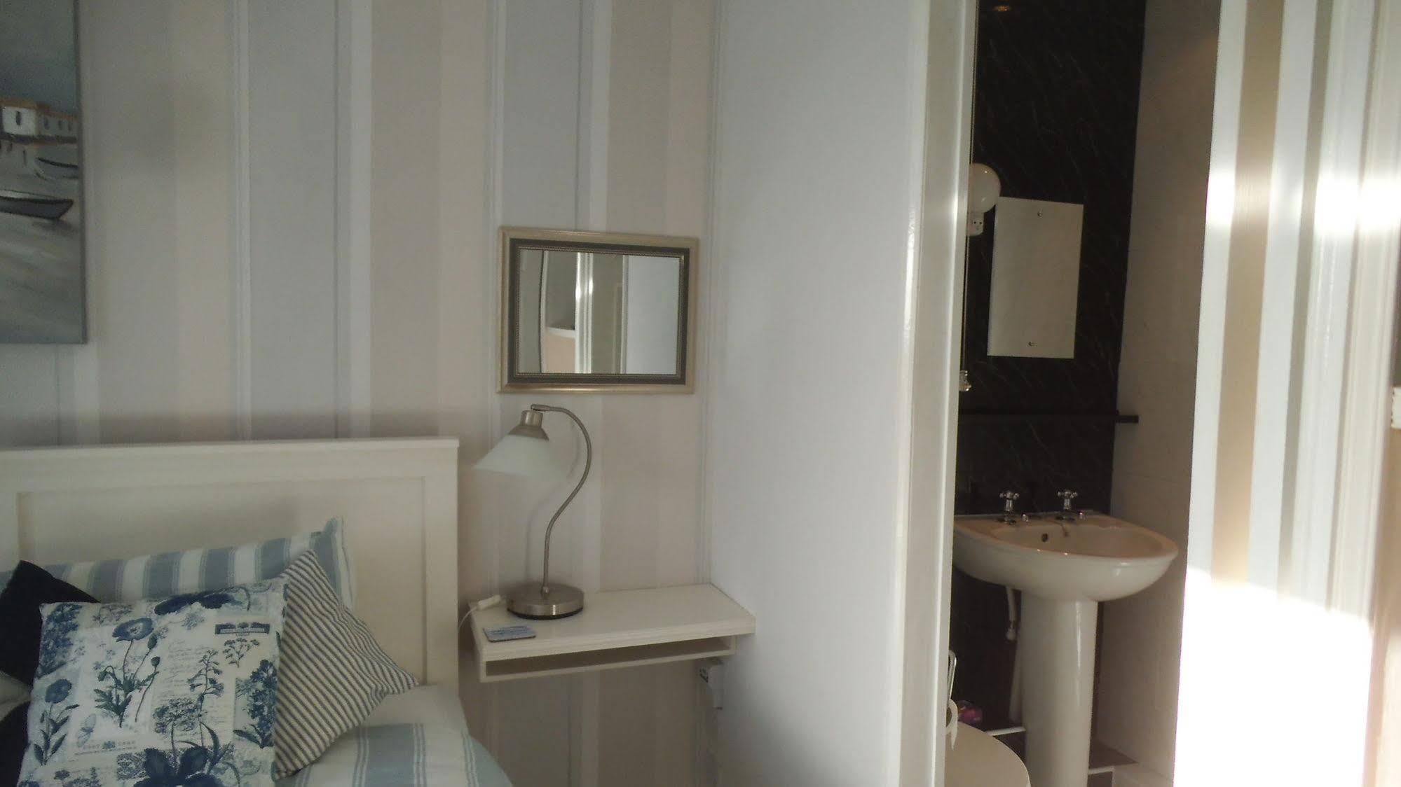 Chyheira Bed & Breakfast Ruan Minor Bagian luar foto